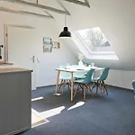 Smittshoern 3 - Nordsee Fuer Gruppen Und Familien Mit Eingezaeunten Garten * Wittmund