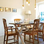 Smittshoern 3 - Nordsee Fuer Gruppen Und Familien Mit Eingezaeunten Garten Hébergement de vacances Wittmund