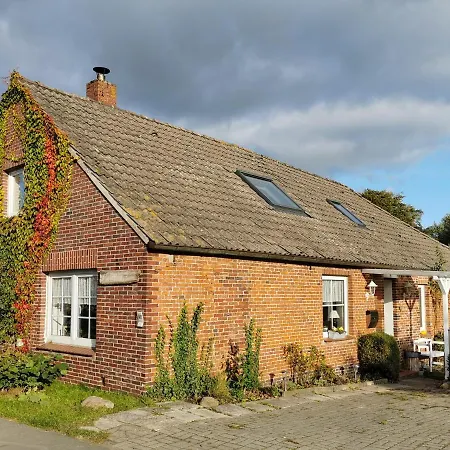 Smittshoern 3 - Nordsee Fuer Gruppen Und Familien Mit Eingezaeunten Garten * Wittmund