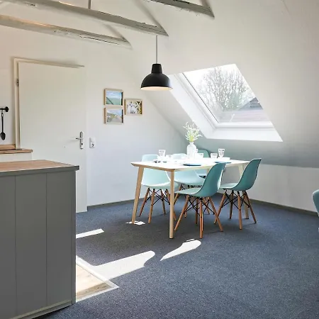 Smittshoern 3 - Nordsee Fuer Gruppen Und Familien Mit Eingezaeunten Garten * Wittmund